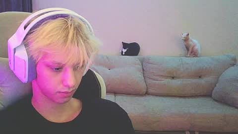 Snapshot of ostin_meoww chatting on 12.23.24 Ostin online show from 12.23.24