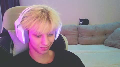 Snapshot of ostin_meoww chatting on 12.24.24 Ostin online show from 12.24.24