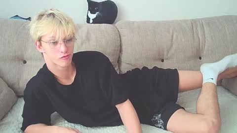 Snapshot of ostin_meoww chatting on 12.26.24 Ostin online show from 12.26.24