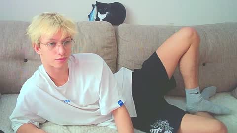Snapshot of ostin_meoww chatting on 12.28.24 Ostin online show from 12.28.24