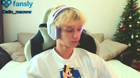 Snapshot of ostin_meoww chatting on 01.09.25 Ostin online show from 01.09.25