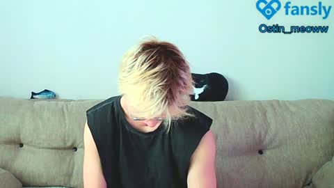 Snapshot of ostin_meoww chatting on 01.12.25 Ostin online show from 01.12.25