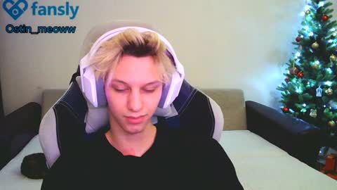Snapshot of ostin_meoww chatting on 01.14.25 Ostin online show from 01.14.25