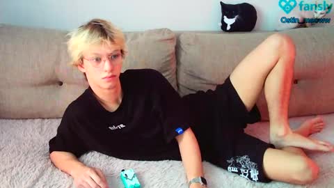 Snapshot of ostin_meoww chatting on 02.12.25 Ostin online show from 02.12.25