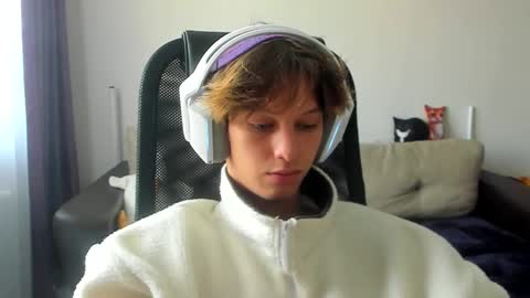 Snapshot of ostin_meoww chatting on 09.09.25 Ostin online show from 09.09.25