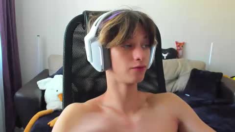 Snapshot of ostin_meoww chatting on 09.19.25 Ostin online show from 09.19.25