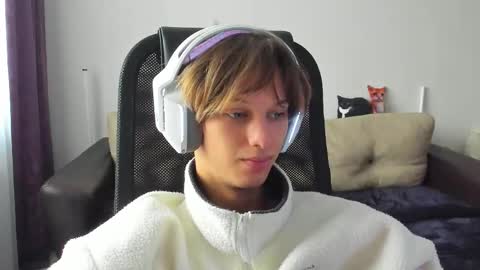 Snapshot of ostin_meoww chatting on 09.29.25 Ostin online show from 09.29.25