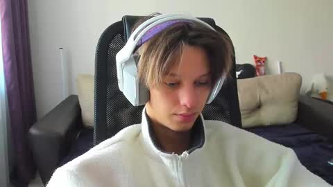 Snapshot of ostin_meoww chatting on 10.03.25 Ostin online show from 10.03.25