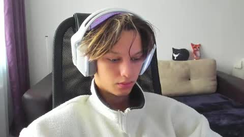 Snapshot of ostin_meoww chatting on 10.06.25 Ostin online show from 10.06.25