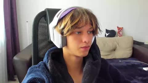 Snapshot of ostin_meoww chatting on 10.13.25 Ostin online show from 10.13.25