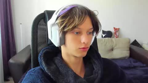 Snapshot of ostin_meoww chatting on 10.14.25 Ostin online show from 10.14.25