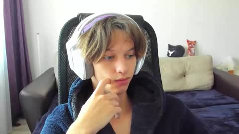 Snapshot of ostin_meoww chatting on 10.15.25 Ostin online show from 10.15.25