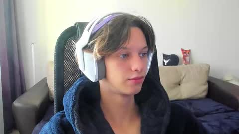 Snapshot of ostin_meoww chatting on 10.17.25 Ostin online show from 10.17.25