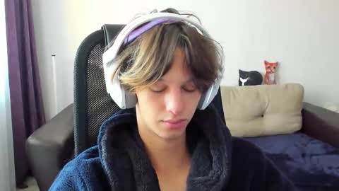 Snapshot of ostin_meoww chatting on 10.19.25 Ostin online show from 10.19.25