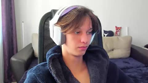 Snapshot of ostin_meoww chatting on 10.21.25 Ostin online show from 10.21.25