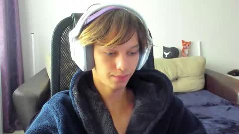 Snapshot of ostin_meoww chatting on 10.22.25 Ostin online show from 10.22.25