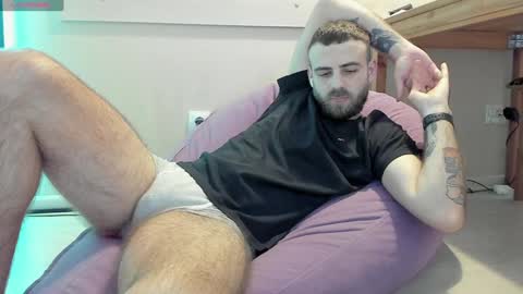 Snapshot of otishairy chatting on 01.09.25 Otis online show from 01.09.25