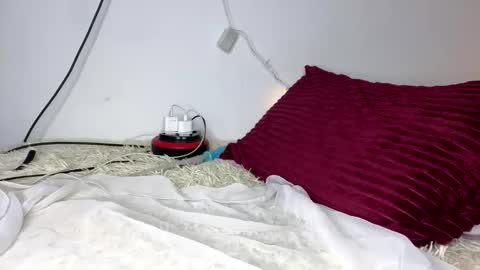 Snapshot of oumaimasoufaine66 chatting on 11.17.25 oumaimasoufaine66 online show from 11.17.25