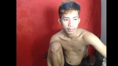 Snapshot of p1noytwink_xel chatting on 05.29.26 p1noytwink_xel online show from 05.29.26