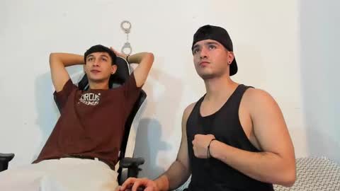 Snapshot of p_jhon chatting on 02.14.25 P online show from 02.14.25