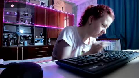 Ella online show from 03.10.25