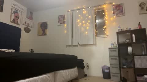 PrincessTsVivian online show from 12.11.24