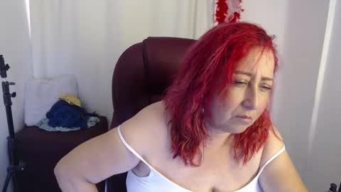 Snapshot of paiper_halliwey chatting on 02.18.26 paiper online show from 02.18.26