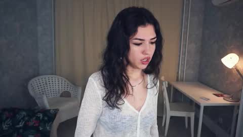 Snapshot of palmafrye chatting on 12.19.25 Londa online show from 12.19.25