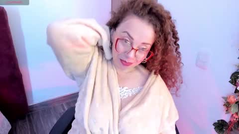 Snapshot of pam_hills chatting on 03.11.25 You can call me Mommy Goddess Queen online show from 03.11.25