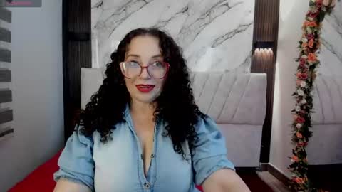 Snapshot of pam_hills chatting on 06.19.26 You can call me Mommy Goddess Queen online show from 06.19.26
