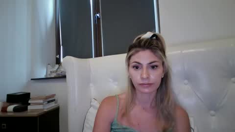 Snapshot of pamela051087 chatting on 06.11.26 Pamela051087 online show from 06.11.26