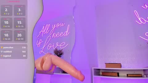 Manuela online show from 03.06.25