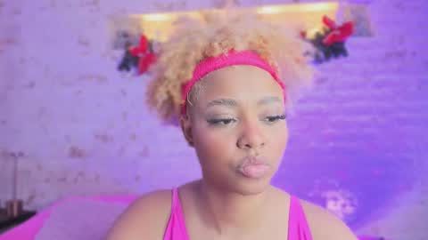 Snapshot of pamela_west chatting on 12.19.25 Pamela West online show from 12.19.25