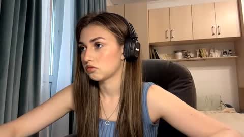 Snapshot of pamulahallquist chatting on 06.15.26 Lia online show from 06.15.26