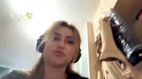 Snapshot of pamulahallquist chatting on 07.05.26 Lia online show from 07.05.26