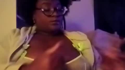 Snapshot of pandamami chatting on 01.12.25 pandamami online show from 01.12.25