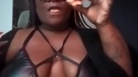 Snapshot of pandamami chatting on 02.16.25 pandamami online show from 02.16.25