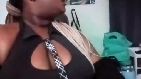 Snapshot of pandamami chatting on 02.17.25 pandamami online show from 02.17.25