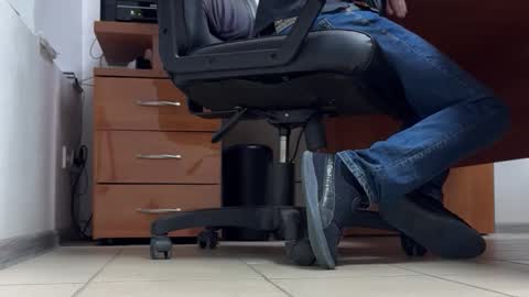 Snapshot of pantyhoselover8den chatting on 10.28.25 Pantyhose Lover online show from 10.28.25