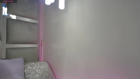 Paola Lyon online show from 03.08.25