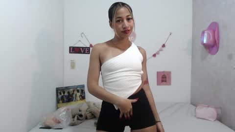 Snapshot of paolabotero chatting on 01.31.25 Paola online show from 01.31.25