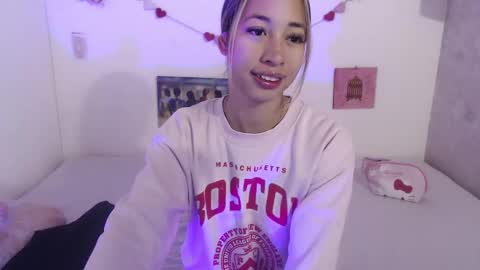 Snapshot of paolabotero chatting on 02.21.25 Paola online show from 02.21.25