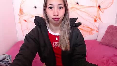 Snapshot of paolabotero chatting on 10.10.25 Paola online show from 10.10.25