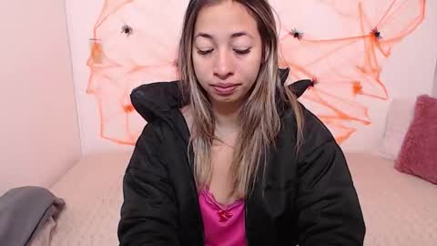 Snapshot of paolabotero chatting on 10.25.25 Paola online show from 10.25.25