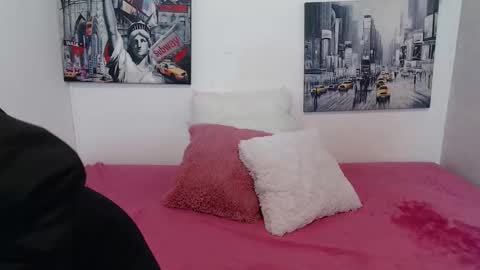 Snapshot of paolabotero chatting on 12.01.25 Paola online show from 12.01.25