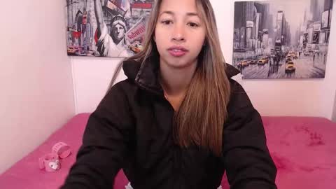 Snapshot of paolabotero chatting on 12.04.25 Paola online show from 12.04.25