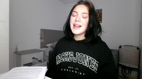 Paola Hard online show from 11.26.25