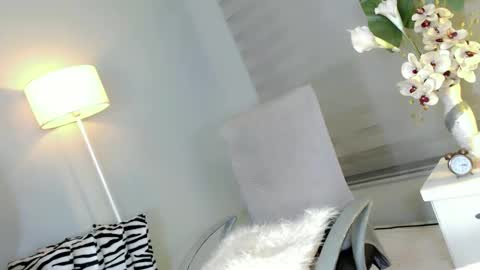 Fina Dwarf online show from 12.17.24