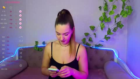 Snapshot of paradisepleasure_ chatting on 12.04.24 Allie  Alex Thumbs up if you like us online show from 12.04.24