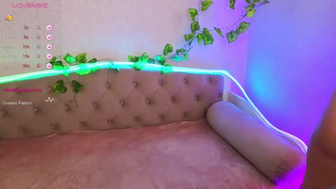 Snapshot of paradisepleasure_ chatting on 02.21.25 Allie  Alex Thumbs up if you like us online show from 02.21.25